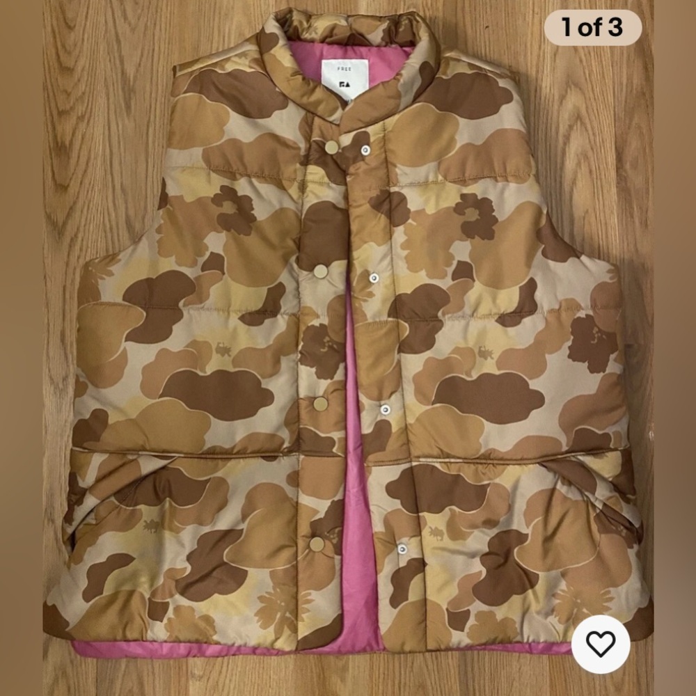 Free Assembly Camouflage Puffer Vest with Pink Lining Great Condition Sz L